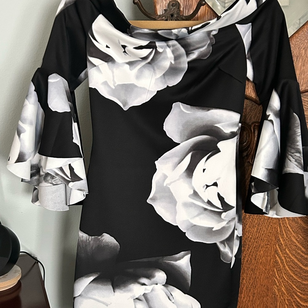 VENUS Black and White Floral Long Sleeve Dress